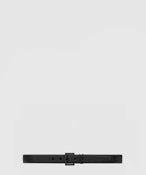 스퀘어 버클을 장식한 유광 박스 생 로랑 가죽 소재의  벨트 634437