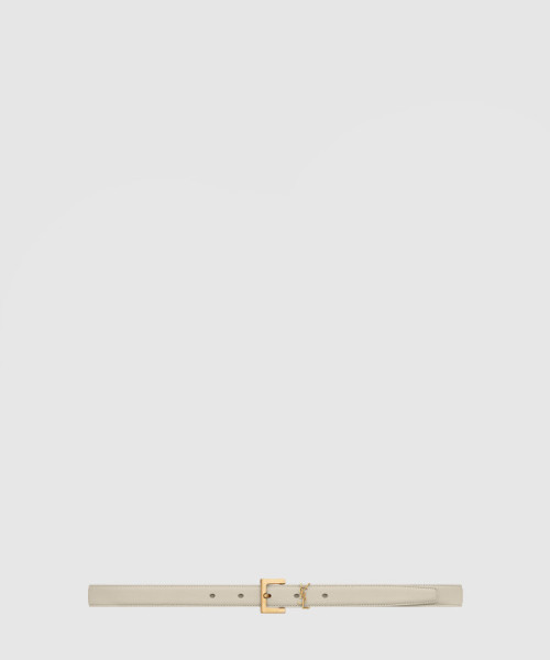 래커 처리된 가죽 소재의 CASSANDRE 스퀘어 버클 장식 얇은 벨트 554465